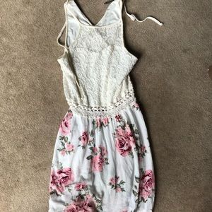 Slowly flowered dress